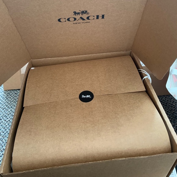 SOLD!! NWT DISNEY X COACH ROGUE 25 WITH MICKEY/MINNIE PATCHES - Picture 8 of 11